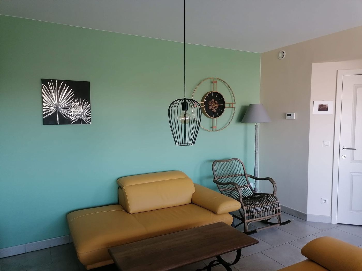 Séjour repeint dégradé turquoise